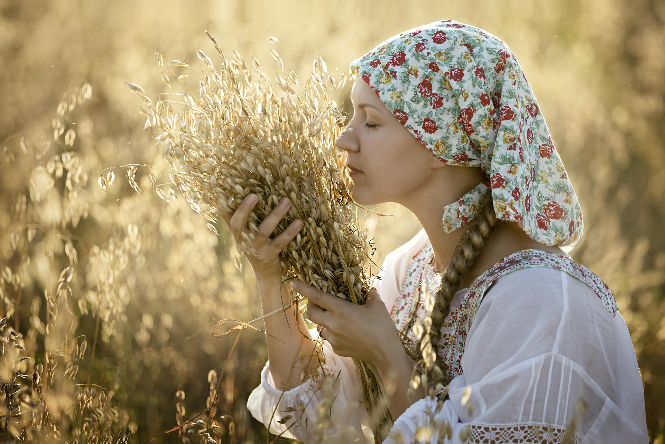 Photo Women in Slavic costumes in Lusaka